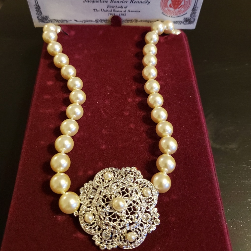 💕Camrose&Kross Jackie JBK Filigree Pearl Necklace